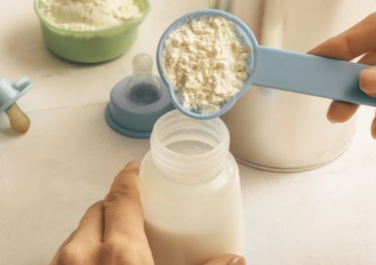 Doctors want stricter controls on baby formula ads