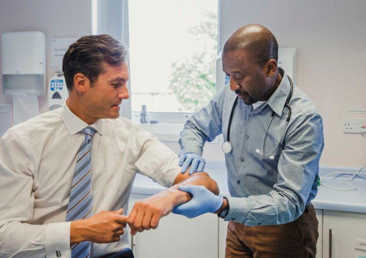 Bid to fund after-hours general practices gains momentum